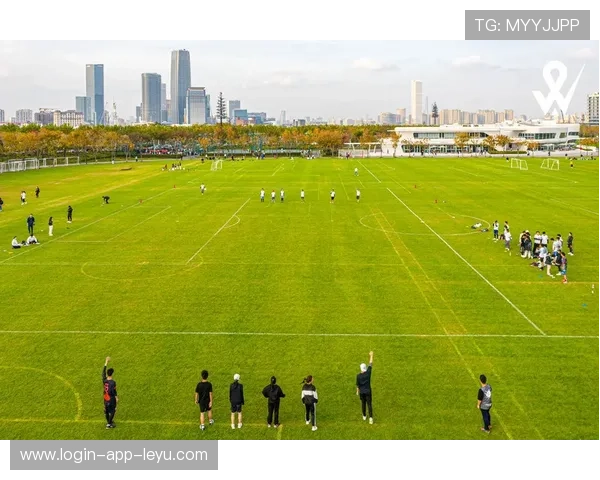 “滚球：三叉湖赛场迎来新兴运动的热潮”